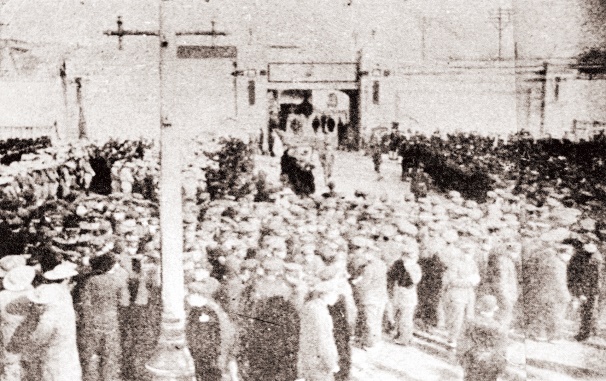 1935年12月,师生向省政府抗议。